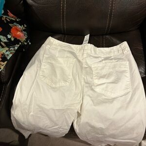 LOFT White Curvy Capris